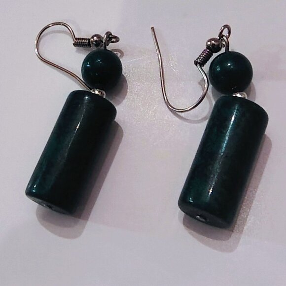 Vintage Green Stone Set- Emerald Green Beaded Necklace and Dangle Earrings - Picture 2 of 4